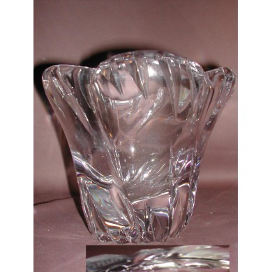 Vase Daum en cristal D18 hauteur 13 cm Daum Croix lorraine Nancy France