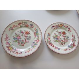 1 assiette diam 20 et 1 assiette diam 17.5 cm porcelaine Sarreguemines 252 Signée en creux Uztschneider
