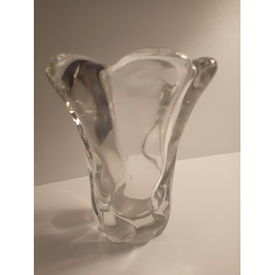 Superbe vase en cristal signé Daum France haut 15 cm décor ondulé