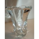 Superbe vase en cristal signé Daum France haut 15 cm décor ondulé