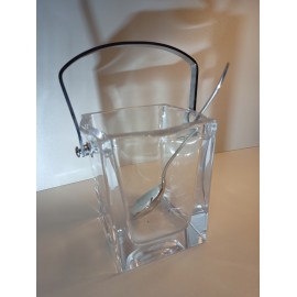 Extraordinaire seau a glace en cristal de Sèvres